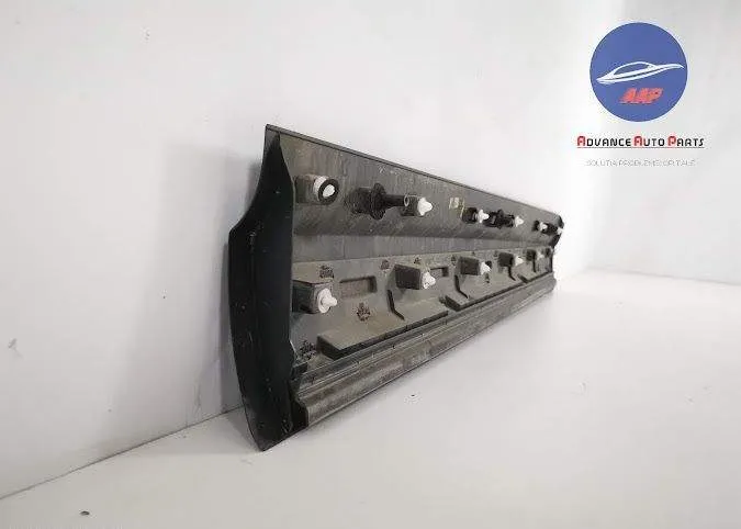Bandou Usa stanga Fata original Land Rover  Discovery 5 [2016 - 2022] - Foto 4