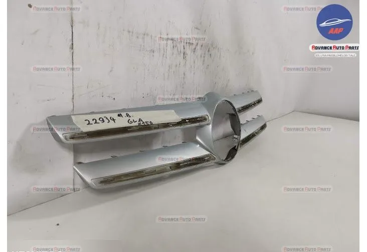 Ornament Grila Centrala Radiator originala Mercedes-Benz  GLA-Class  X - Foto 2