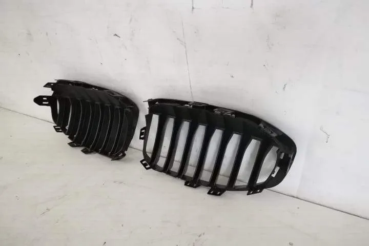 Grila Centrala Nara Stanga Originala In Stare Buna BMW  Seria 1  F40 [ - Foto 6