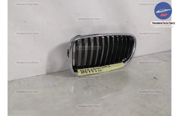 Grila Centrala Radiator Nara Stanga originala BMW  Seria 3  F30/F31/F3 - Foto 2