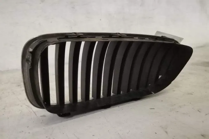 Grila Centrala Dreapta Originala In Stare Buna BMW  Seria 5  F10 [face - Foto 5