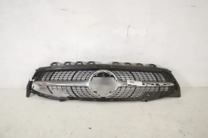 Grila Centrala Radiator Originala Avariata Mercedes-Benz  CLA-Class  C