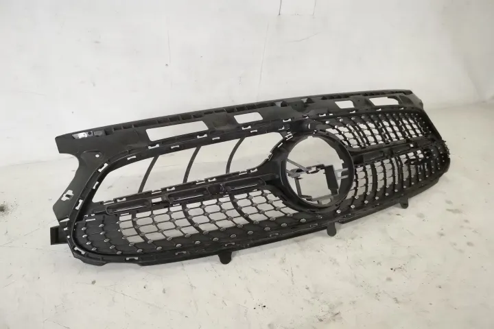 Grila Centrala AMG Radiator Cu Camera Originala In Stare Buna Mercedes - Foto 2