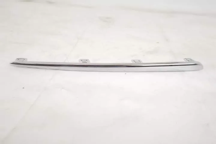 Ornament Grila Centrala Dreapta Original In Stare Buna Mercedes-Benz