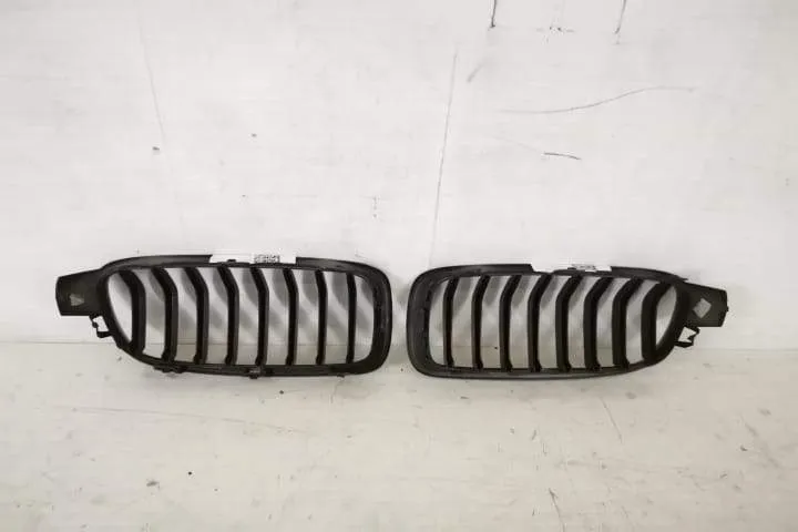Grila Centrala Nara Dreapta Originala In Stare Buna BMW  Seria 3  F30 - Foto 4