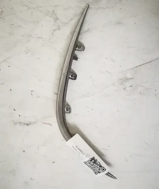 Ornament Crom Bara Fata Dreapta Original In Stare Buna Mercedes-Benz