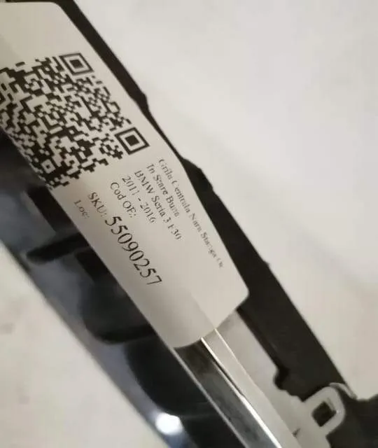 Grila Centrala Nara Stanga Originala In Stare Buna BMW  Seria 3  F30 [ - Foto 4