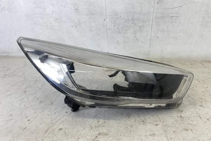 Sticla Far Dreapta Cu Interior Originala In Stare Buna Ford  Kuga  2 [