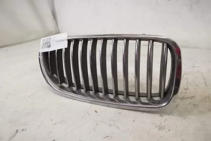 Grila Centrala Dreapta Originala In Stare Buna BMW  Seria 5  F10 [face - Foto 3