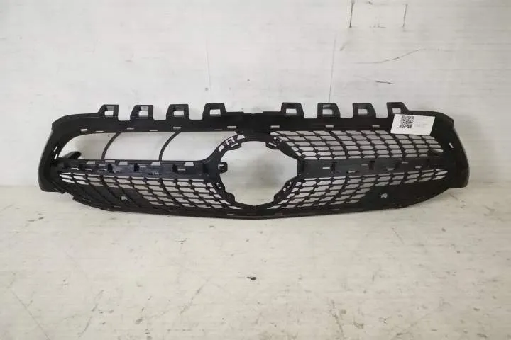 Grila Centrala Radiator Originala In Stare Buna Coupe Mercedes-Benz  C