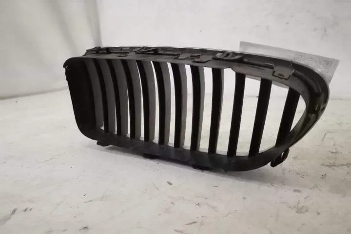Grila Centrala Dreapta Originala In Stare Buna BMW  Seria 5  F10 [face - Foto 6