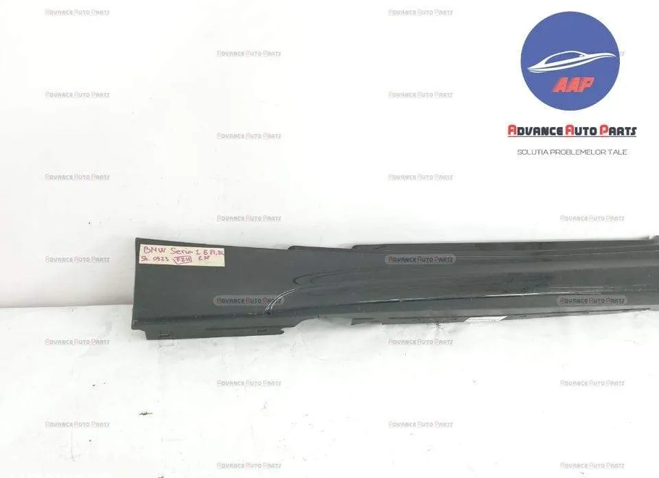 Ornament prag stanga M original in stare buna BMW  Seria 1  E81-E88 [2 - Foto 4
