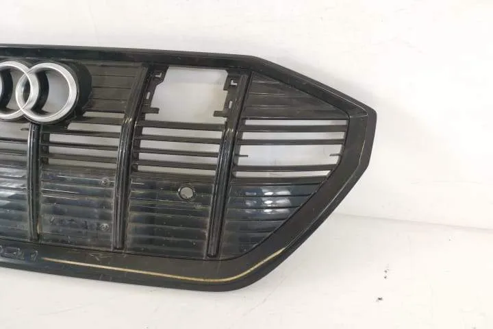Grila Centrala Originala In Stare Buna Cu Senzori S Line Audi  e-tron - Foto 3