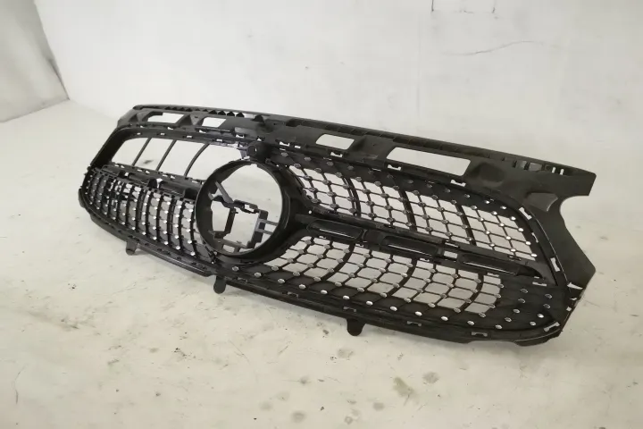 Grila Centrala AMG Radiator Cu Camera Originala In Stare Buna Mercedes - Foto 3