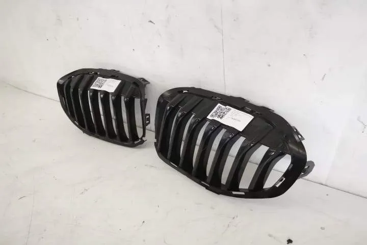 Grila Centrala Nara Stanga Originala In Stare Buna BMW  Seria 1  F40 [ - Foto 3
