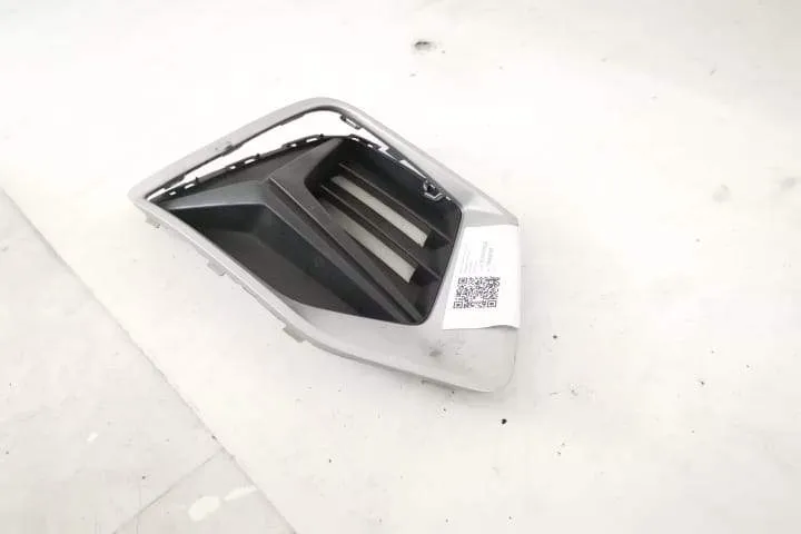 Grila Proiector Laterala Dreapta Originala In Stare Buna  Audi  Q3  F3 - Foto 3