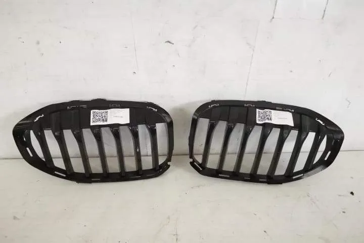 Grila Centrala Nara Stanga Originala In Stare Buna BMW  Seria 1  F40 [
