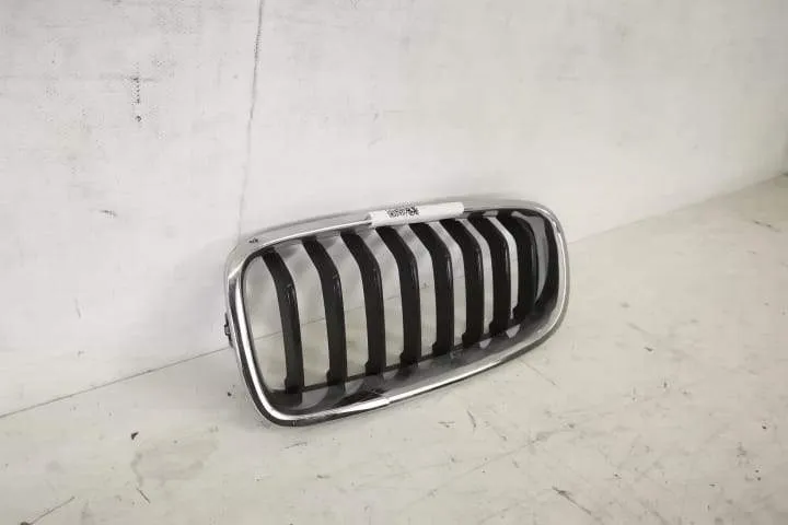 Grila Centrala Nara Stanga Originala In Stare Buna BMW  Seria 3  F30 [ - Foto 2