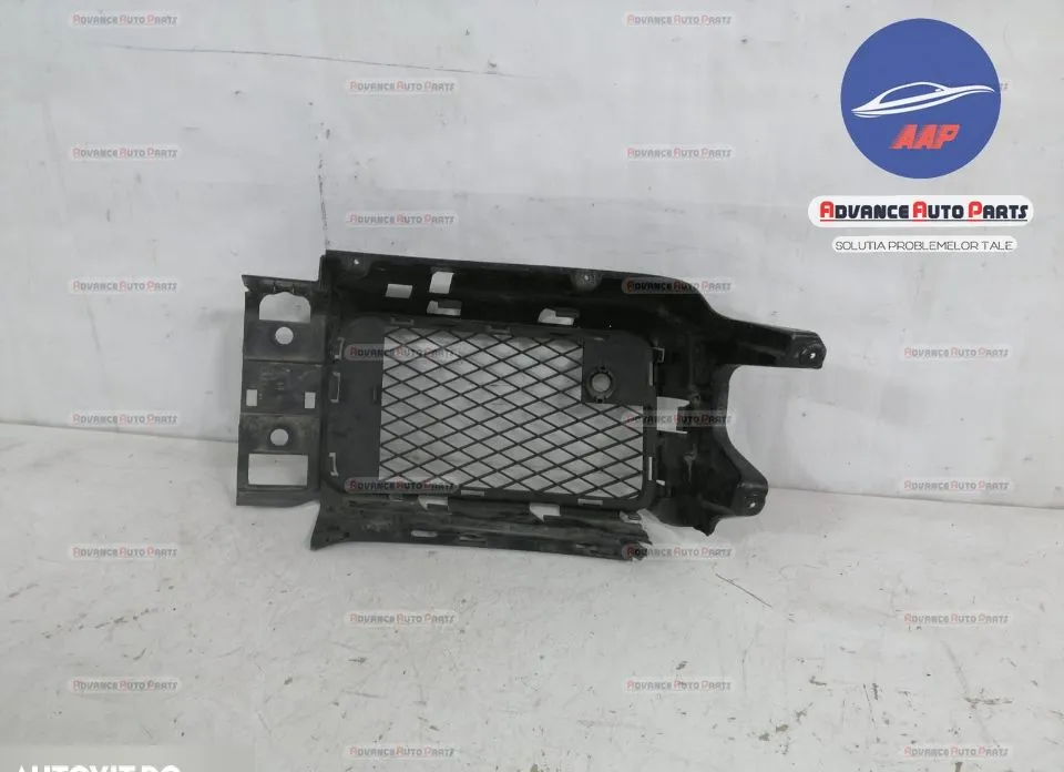 Grila proiector stanga originala in stare buna Mercedes-Benz  G-Class
