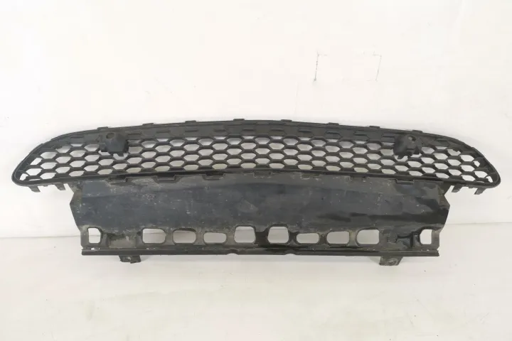Grila Centrala Inferioara Fata Originala In Stare Buna Mercedes-Benz