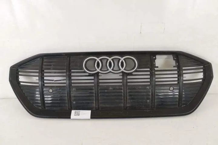 Grila Centrala Originala In Stare Buna Cu Senzori S Line Audi  e-tron