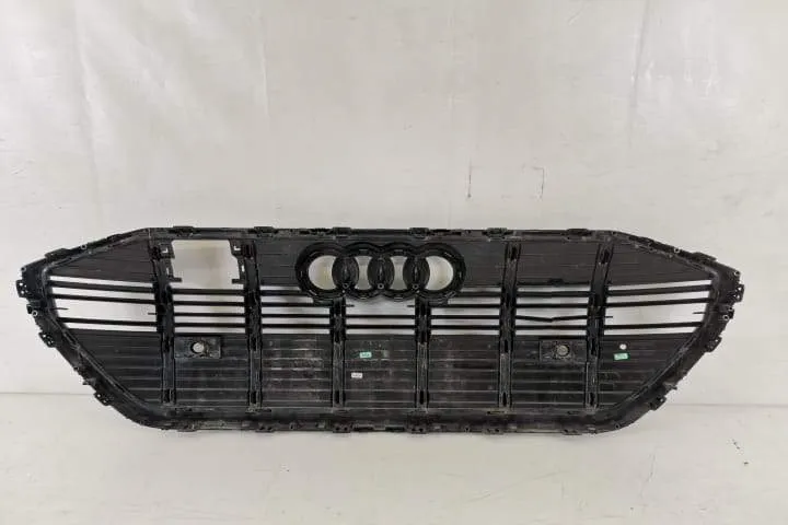Grila Centrala Originala In Stare Buna Cu Senzori S Line Audi  e-tron - Foto 4