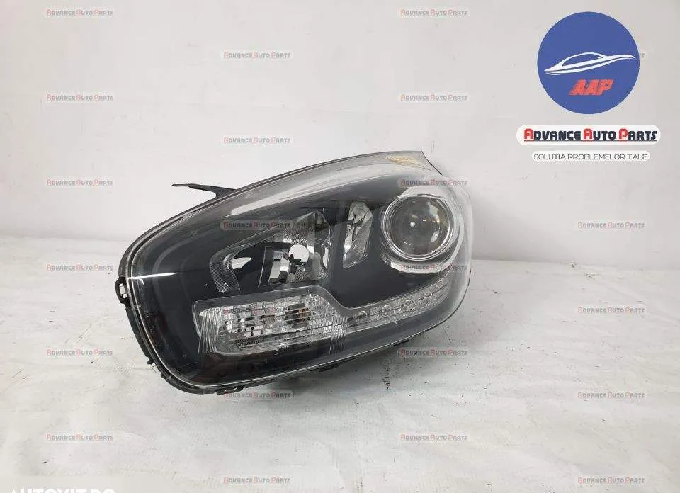 Far stanga halogen si led original in stare buna Kia  Rondo  1 [faceli