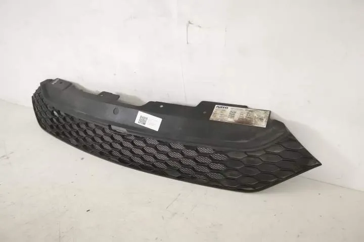Grila Centrala Radiator Originala In Stare Buna IVECO  Daily  6 [2014 - Foto 3