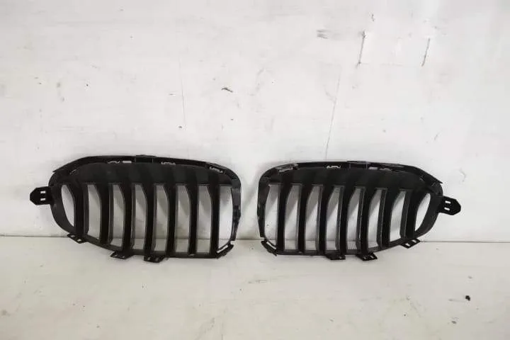 Grila Centrala Nara Stanga Originala In Stare Buna BMW  Seria 1  F40 [ - Foto 4