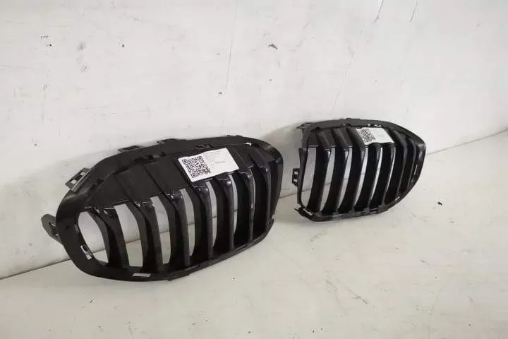 Grila Centrala Nara Stanga Originala In Stare Buna BMW  Seria 1  F40 [ - Foto 2