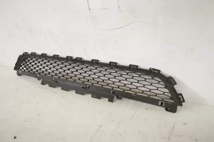 Grila centrala inferioara originala in stare buna  Land Rover  Discove - Foto 3