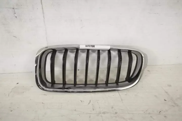 Grila Centrala Nara Stanga Originala In Stare Buna BMW  Seria 3  F30 [