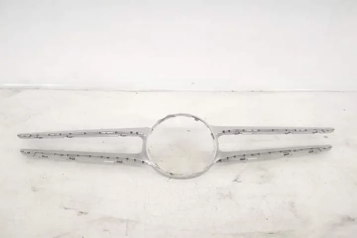 Ornament Grila Centrala Original In Stare Buna Mercedes-Benz  C-Class