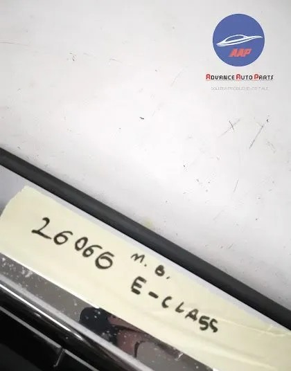 Grila Centrala Radiator originala cu suport distronic Mercedes-Benz E- - Foto 4