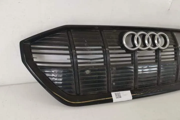 Grila Centrala Originala In Stare Buna Cu Senzori S Line Audi  e-tron - Foto 2