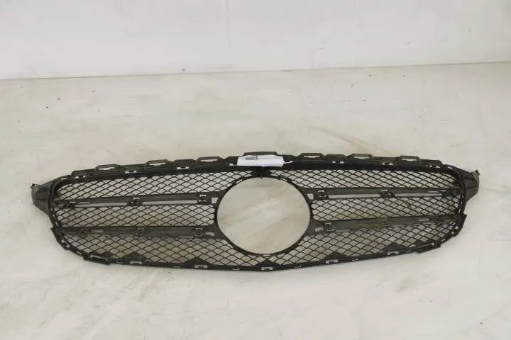 Grila Centrala Radiator Originala In Stare Buna  Mercedes-Benz  C-Clas