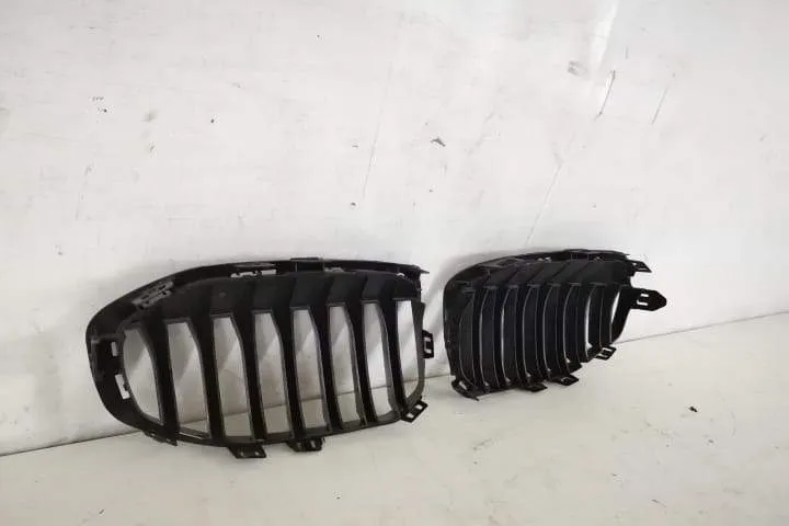 Grila Centrala Nara Stanga Originala In Stare Buna BMW  Seria 1  F40 [ - Foto 5