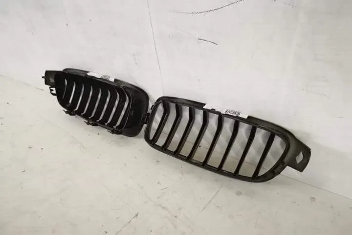 Grila Centrala Nara Dreapta Originala In Stare Buna BMW  Seria 3  F30 - Foto 6