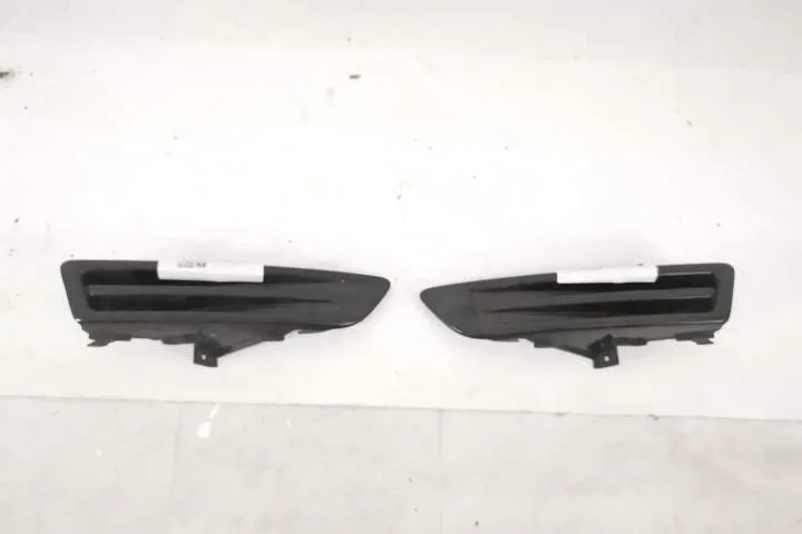 Grila Proiector Laterala Stanga Originala In Stare Buna  Land Rover  D