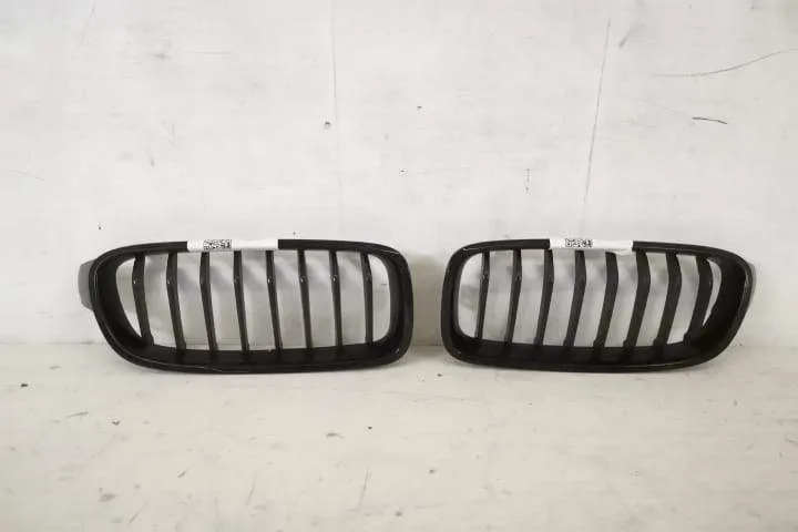 Grila Centrala Nara Dreapta Originala In Stare Buna BMW  Seria 3  F30