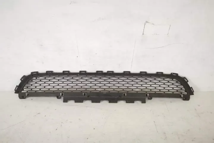 Grila centrala inferioara originala in stare buna  Land Rover  Discove