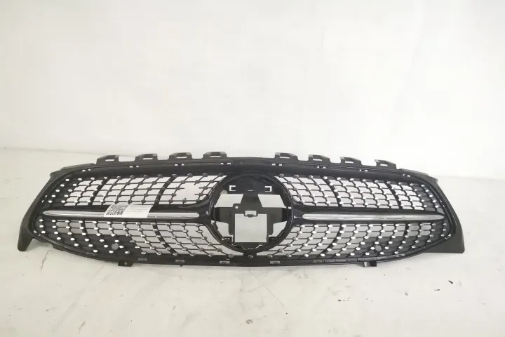 Grila Centrala Radiator Originala Diamond Cu 2 Senzori  Mercedes-Benz
