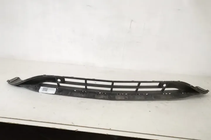Grila Centrala Inferioara Fata Originala In Stare Buna AMG	 Mercedes-B