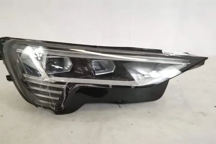 Far Dreapta Original Full Led Avariat Audi  e-tron  1 [2018 - 2020] - Foto 1