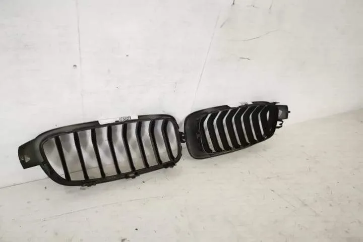 Grila Centrala Nara Dreapta Originala In Stare Buna BMW  Seria 3  F30 - Foto 5
