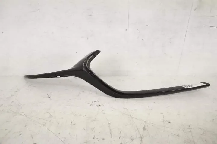 Ornament Grila Dreapta Centrala Original In Stare Buna Mazda  3 BP [20