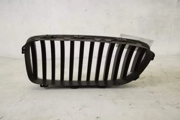 Grila Centrala Dreapta Originala In Stare Buna BMW  Seria 5  F10 [face - Foto 4