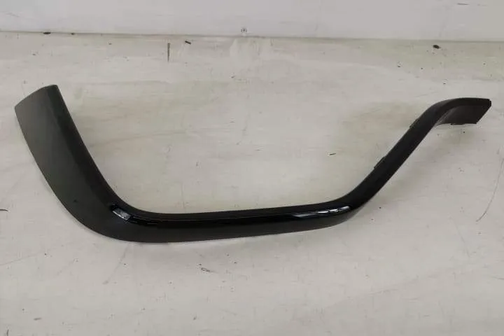 Ornament Bara Fata Dreapta Original In Stare Buna Audi  RS 6