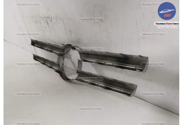 Ornament Grila Centrala Radiator originala Mercedes-Benz  GLA-Class  X - Foto 6