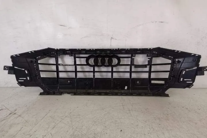 Grila Centrala Radiator Cu Distronic Senzori Originala In Stare Buna S - Foto 4